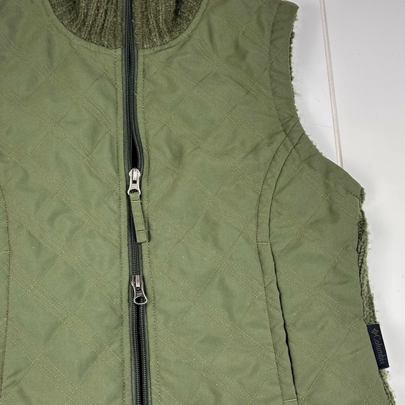 Columbia Women’s Green Winter Vest Wool Petite Small - Picture 2 of 4